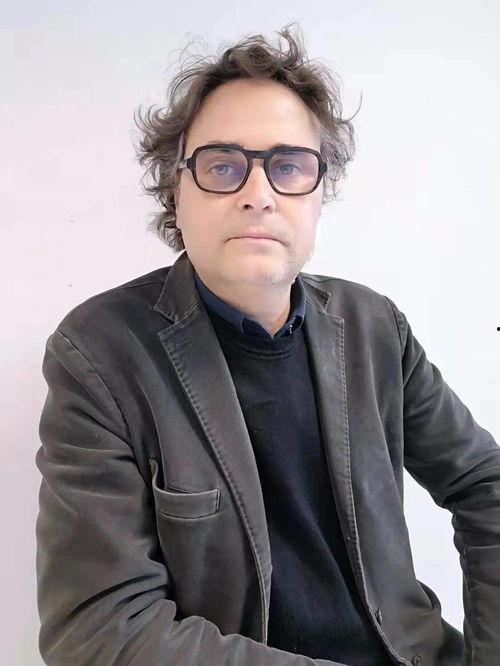 设计师马可的个人资料,设计界的璀璨新星，才华横溢的创意先锋